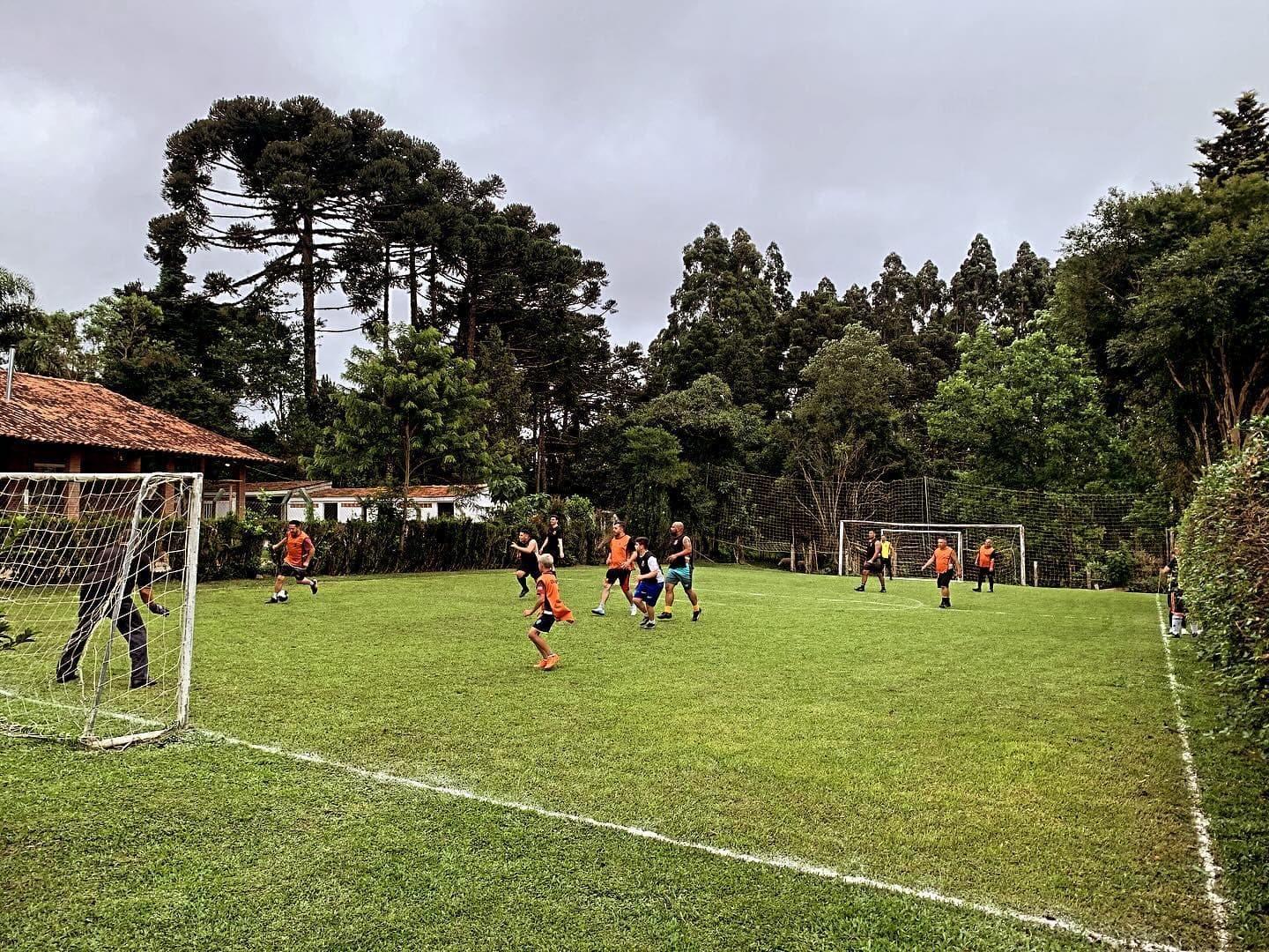 Quadras de futebol e vôlei em grama 1